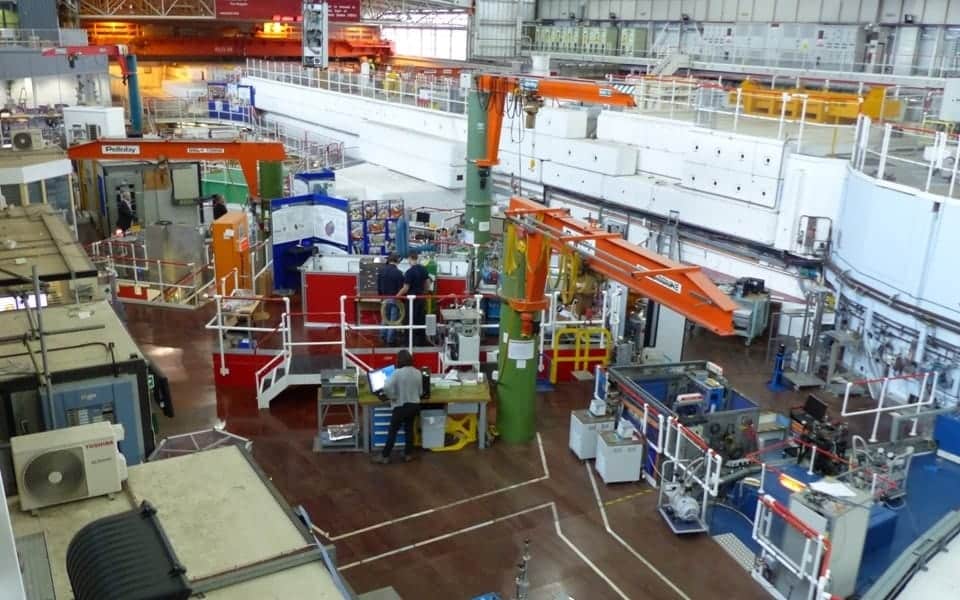 Cloumn Jib Cranes in a High Tech Environment